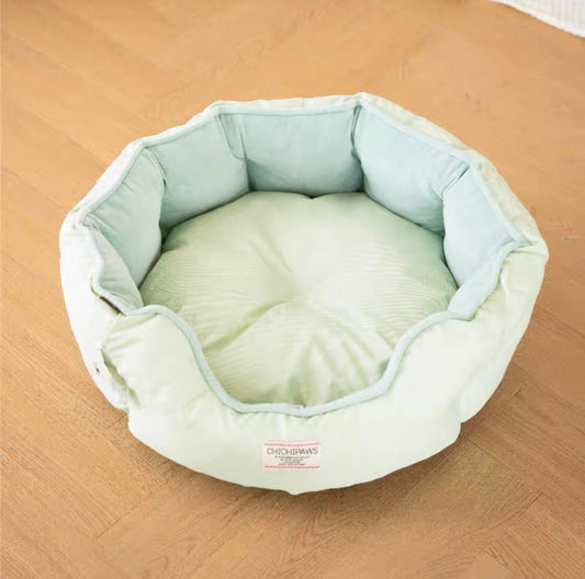 Seashell-Shaped Matcha-Colored Cat Bed